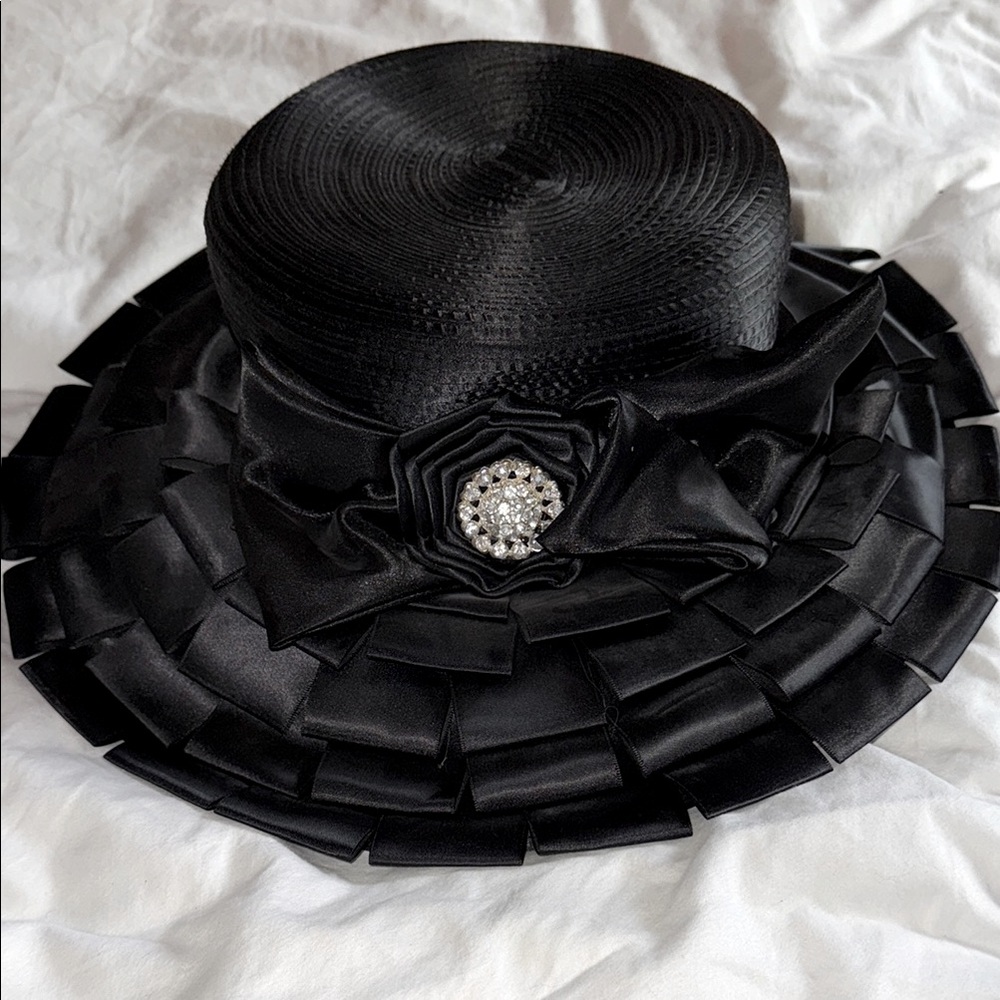 Elegant Gold Cup/Derby/Wedding hat